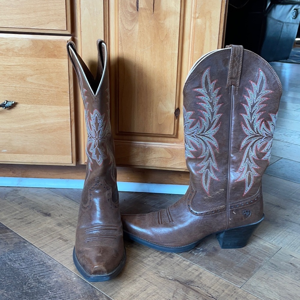 Ariat, snip toe, size 9